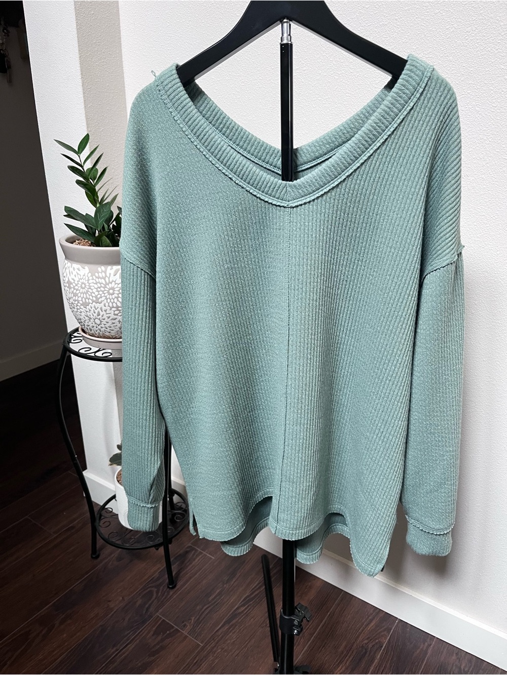 SO Relaxed V-Neck Ribbed Sweater in Sage